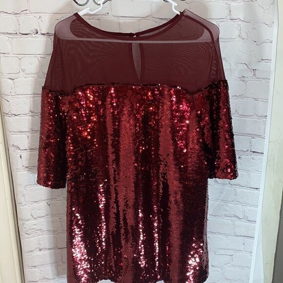 Sequin Illusion Boxy Top   - Picture 2 of 4